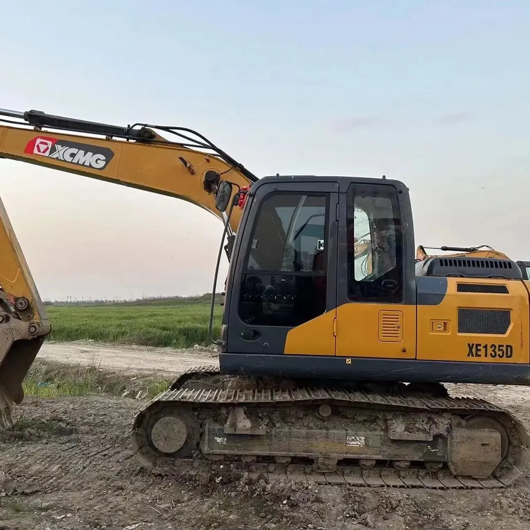 La nouvelle tendance de pelle à bas prix a utilisé l'excavatrice XE135 de haute qualité Xugong a utilisé le chantier de construction d'excavatrice