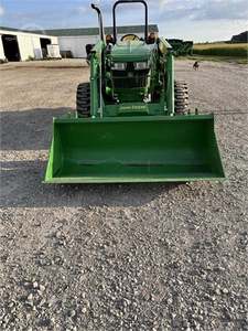 新价格的JohnDerr 5055E轮式拖拉机60割草甲板40HP 4x4农用拖拉机，带芯泵和轴承部件