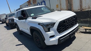 2024 marka yeni Toyota Toyota Trd Pro beyaz dış kırmızı iç lüks araç ile uzun sürücü için rahat
