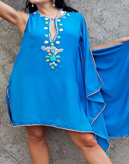 Vestido de playa de color turquesa para mujer