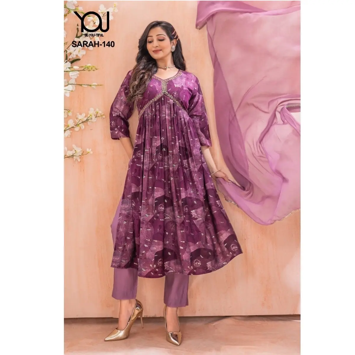 Pakaian trendi baru pakaian India dan Pakistan Floral Alia Suit Suit untuk pakaian kasual tersedia dalam harga jumlah besar oleh ekspor di India