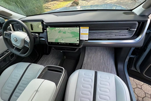 アメリカ製2023 Ri-vi-an R1SアドベンチャーエディションクワッドモーターAWD - Product Image 3