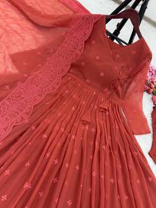 设计师阿纳卡利 (Anarkali) 穿着人造乔其纱，带有沉重的刺绣作品和Dupatta印度和巴基斯坦服装 - Product Image 5