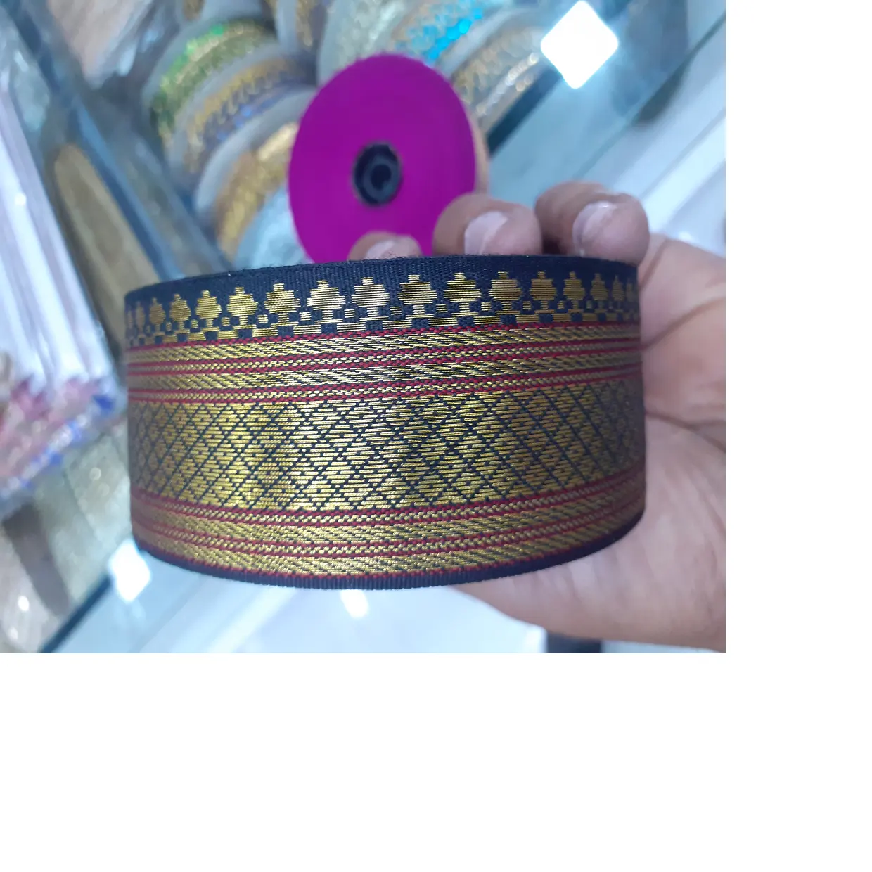 1.5インチ幅のスパンコール刺繍のマルチカラーオプションを備えたカスタムメイドの刺繍糸ワークレース