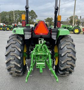 新しいjohn deerトラクターjohnn deere 3038Eコンパクトユーティリティトラクター4WD E-ハイドロトラクターローダーとグラプルが発売中