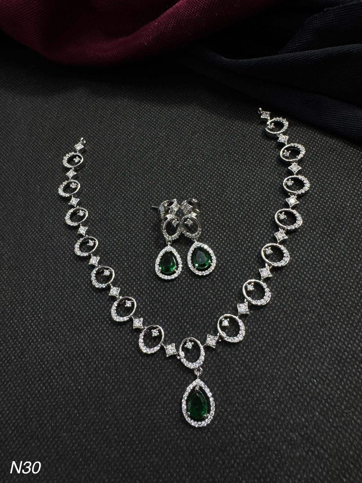 สีเขียว