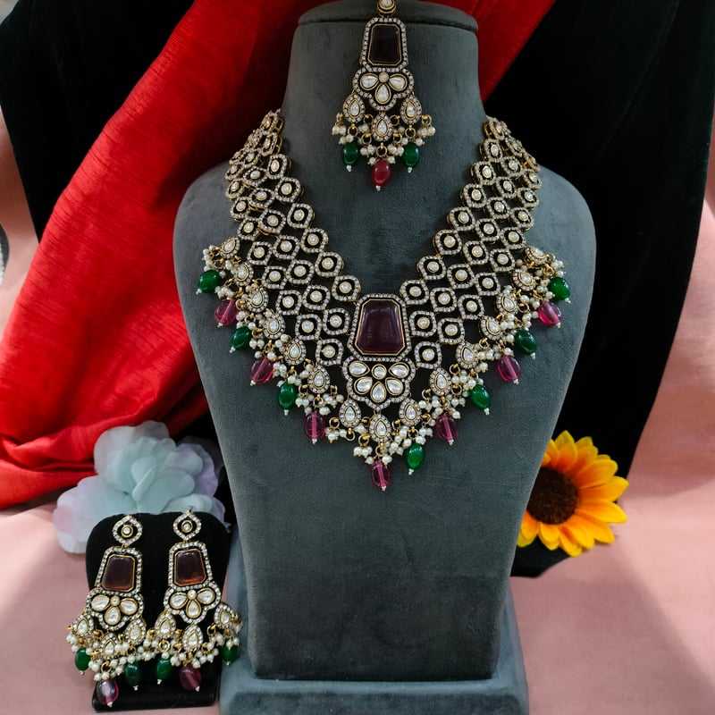 สีเขียวเข้ม