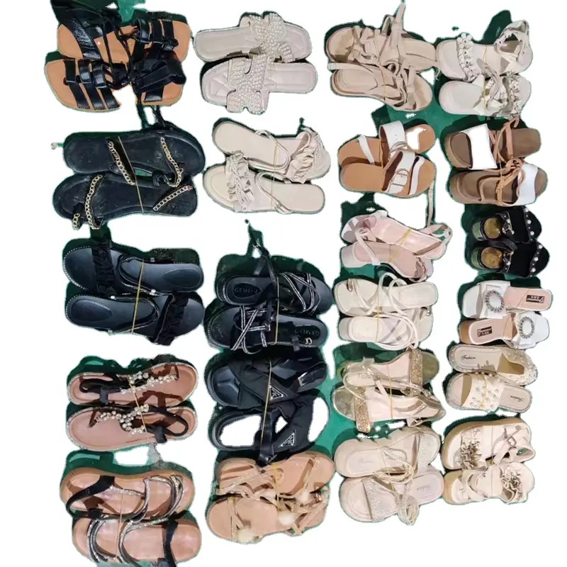 Stock de fábrica zapatos de goma usados en fardos de sandalias de cuero para adultos de segunda mano al por mayor zapatos deportivos de segunda mano