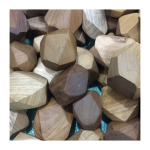 Roca de madera Tumi Ishi que brinda infinitas oportunidades para que los niños construyan y creen diseños únicos - Product Image 5