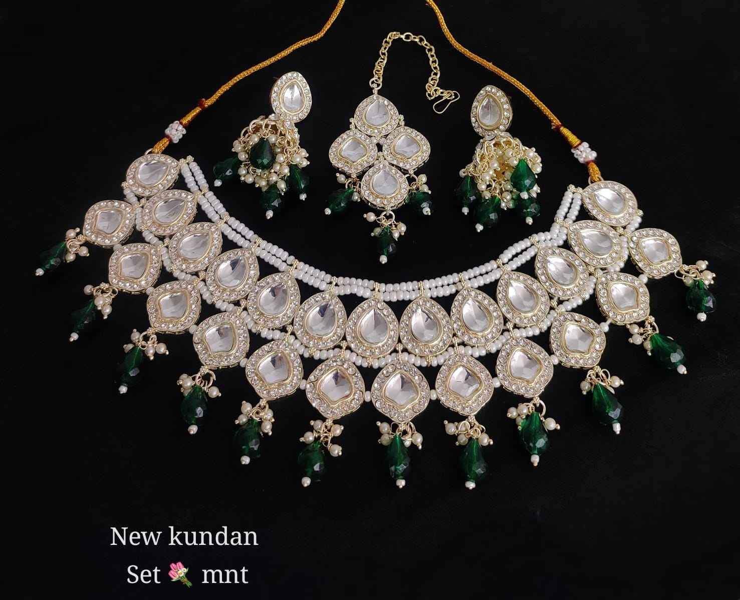 สีเขียว