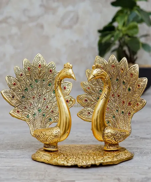 AK Brass Royal Home Office Decoración Art Ware Love Bird Peacock Par Escultura en oro Acabado Mesa Suministro directo de fábrica