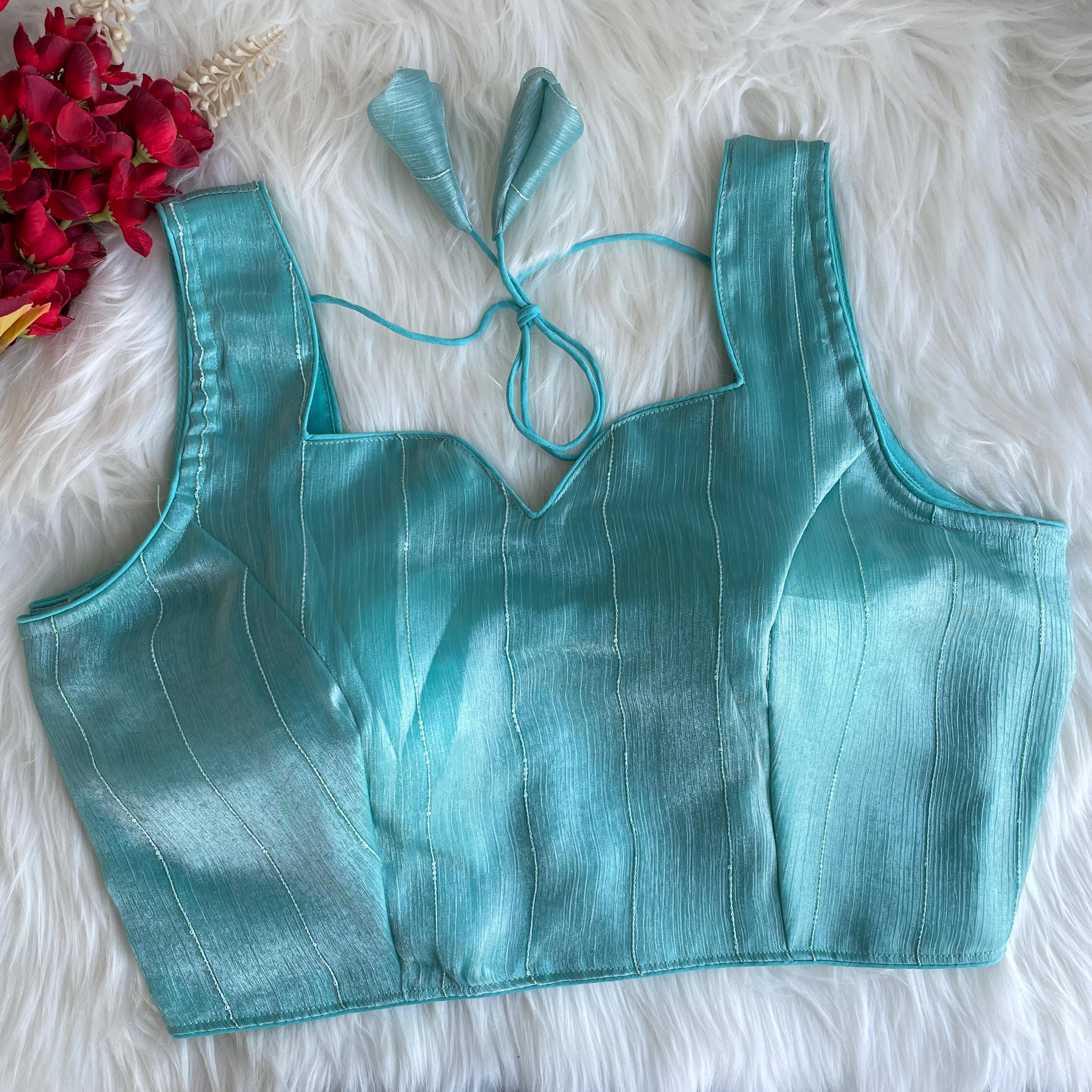 มีสีเขียวขุ่น