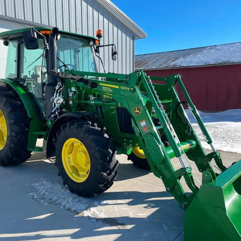 Maquinaria agrícola de 75HP con cargador para la venta/Tractor Johnn Deere de 5100M disponible a buen precio