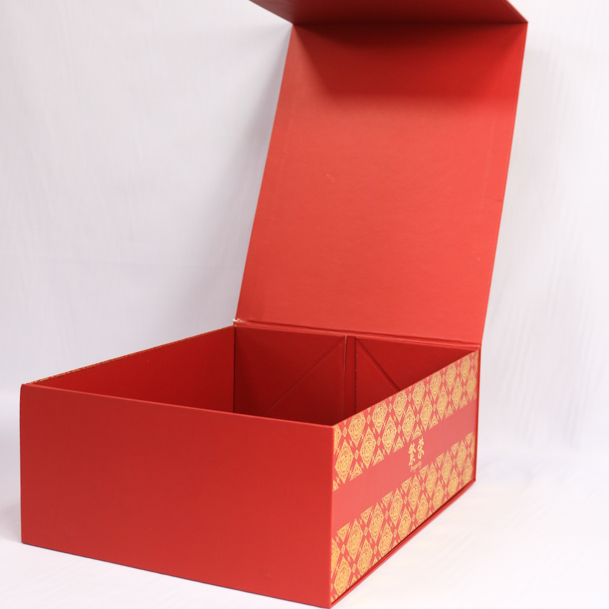 Deliver a premium unboxing <strong>experience</strong> with this compact luxury box, tailored for business and client <strong>gifting</strong> - Product Image 5