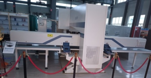 Servo CNC Punzonadora Torreta Punzonadora para formación y punzonado de láminas de metal