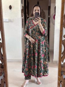 Evergreen tasarımcı kıyafet yüksek talep üzerine pamuk Anarkali Kurti pantolon & Dupatta dizisi ile <span class=keywords><strong>Katha</strong></span> nakış iş kadın moda