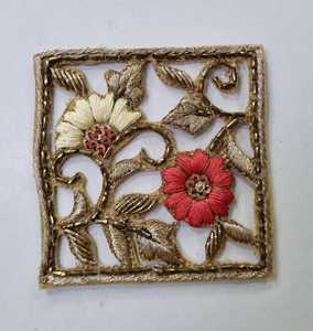 ビーズワークやスパンコールワークを含む花柄のカスタムメイド刺繍パッチは、ドレスデザイナーや衣類に最適です - Product Image 4