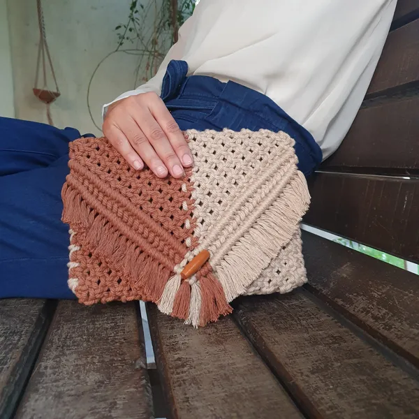 Bolso de mano de macramé hecho a mano de diseñador bohemio para mujer Comprar en línea de Isar International LLP