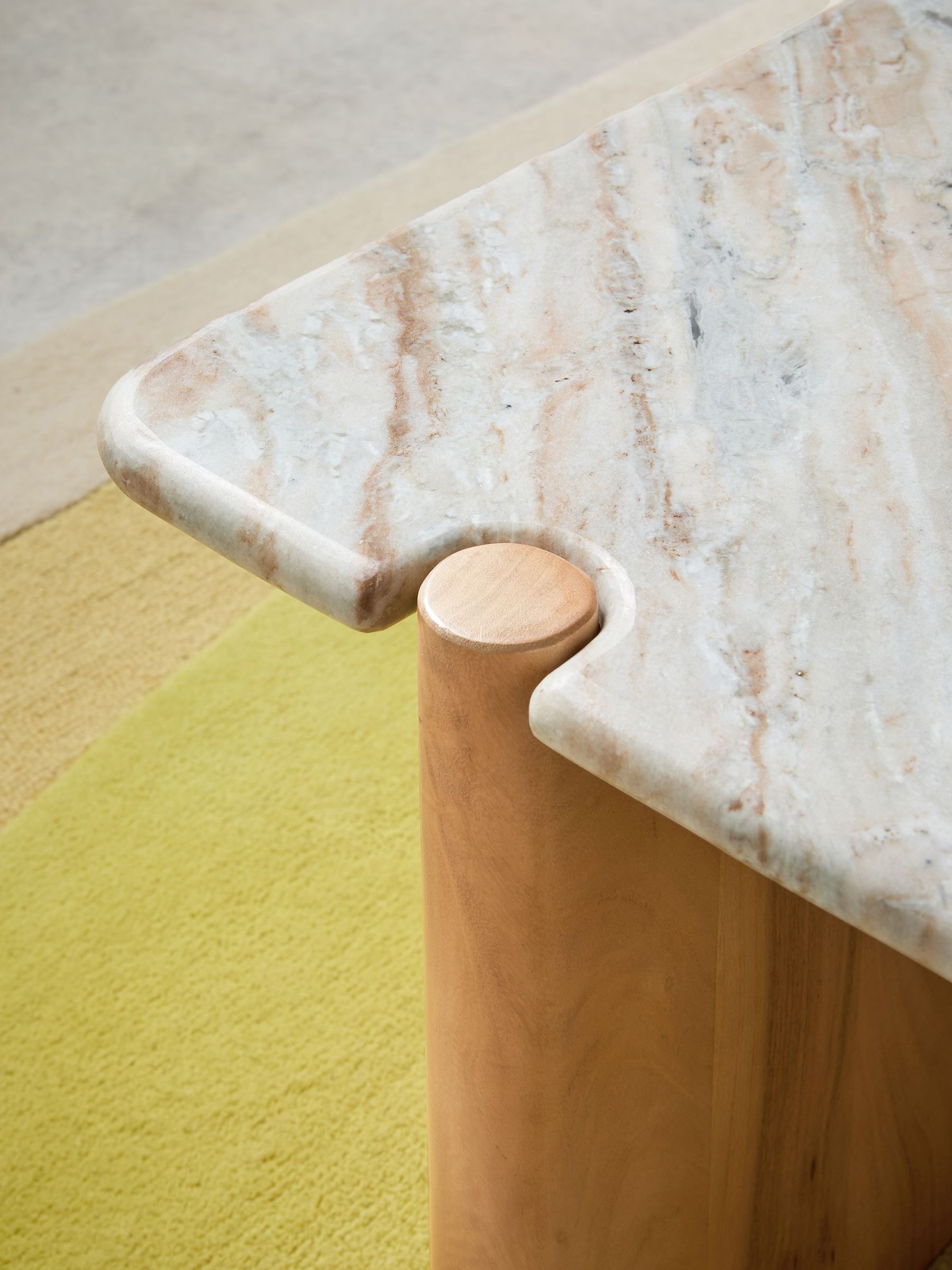 Walnut wood / White Marble top