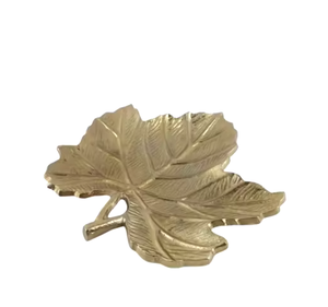 优质枫叶餐具金属盘，金色成品细心设计，高立式桌面装饰热销