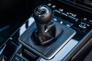 体验2024的Porrsche 911 Caarrera T Couupe轻量级Sporrts Couupe与增强的驾驶动力
