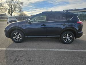 2017 toyota RAV-4 xle awd סדאן עור פנים כהה מצלמה אחורית תיבת הילוכים אוטומטית 18 אינץ 'צמיגים סגסוגת אלומיניום גג