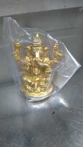 POOJAインドの宗教的なMURTIのためのゴールデンの真鍮の金属GANPATIMURTIの神のアイドル輸出のためのフェスティバルのマンディルギフト