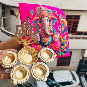 インドのサプライヤーからのディワリのためのインドの装飾的なユニークな手作りの芸術的なモダンなデザインの金属ディヤとガンパティポトリ