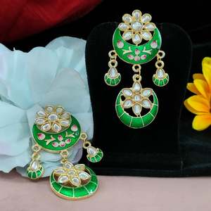 Kundan çivili Meenakari ay küpe moda Dangle ile çağdaş Charm geleneksel sanat büyüleyici etkisi yaratır