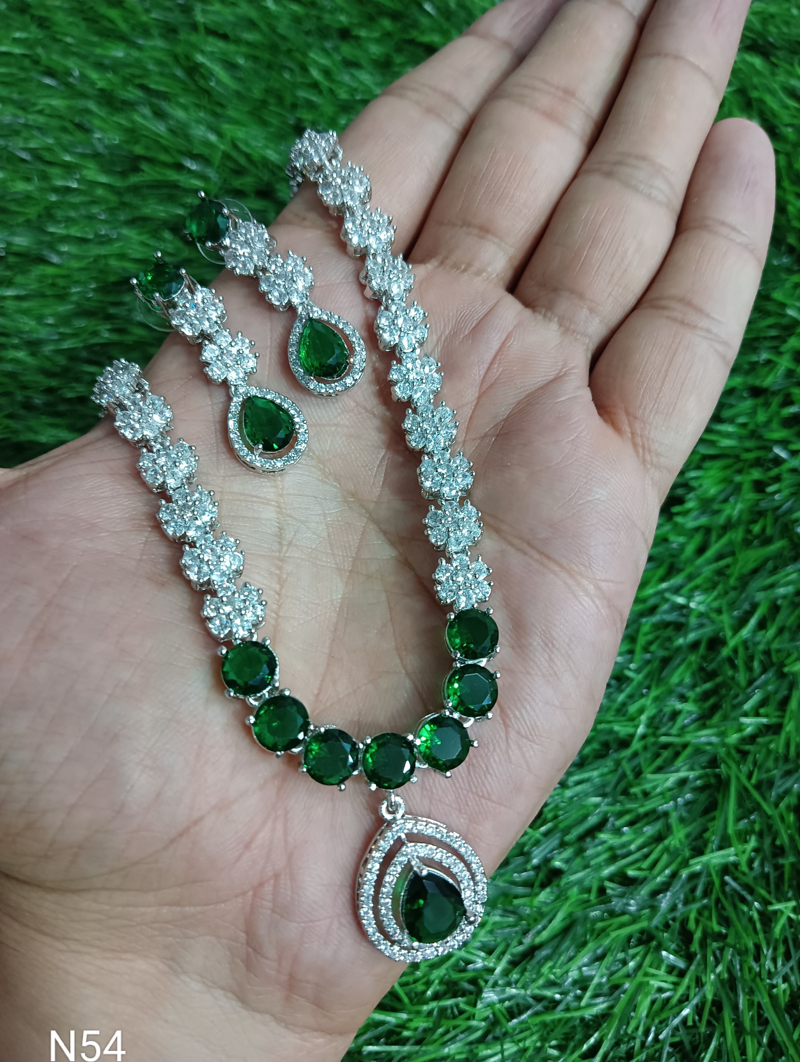 สีเขียว