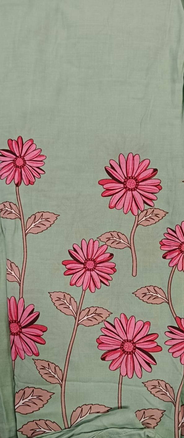 มีสีเขียวขุ่น