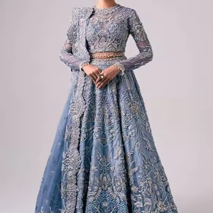 SKY BLUE BRIDAL BLOUSE、LEHENGA、DUPATTAのヘビー刺繍、埋め込み式クリスタルガラスビーズ、DABKAは2024年の結婚式に取り組んでいます - Product Image 1