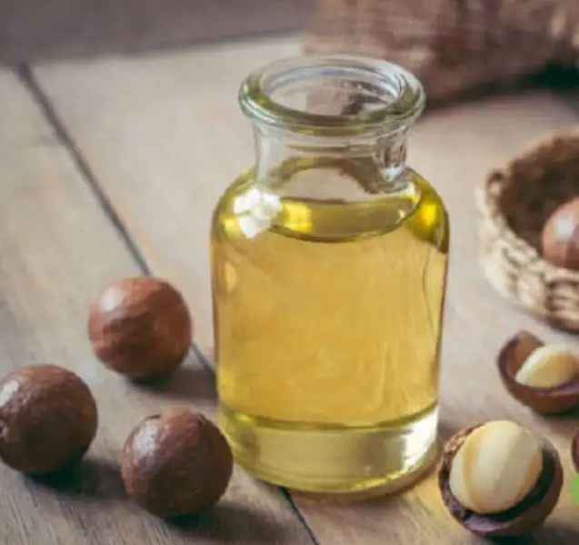 El aceite de nuez de Macadamia es un producto de aceite vegetal 100% puro con alto valor nutricional y bueno para la salud producido en Vietnam