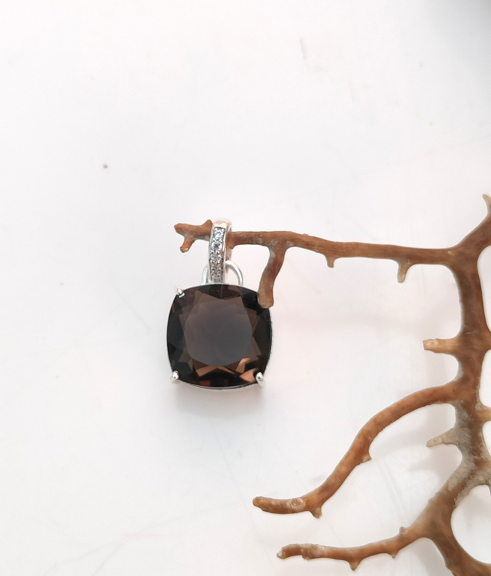 สีน้ำตาล