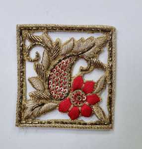 ビーズワークやスパンコールワークを含む花柄のカスタムメイド刺繍パッチは、ドレスデザイナーや衣類に最適です - Product Image 6