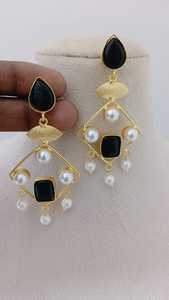 <span class=keywords><strong>Ruby</strong></span> Pearl Dangler Ohrringe Set Regal und festlicher Look Bulk Product Custom ized Design Modernes Muster