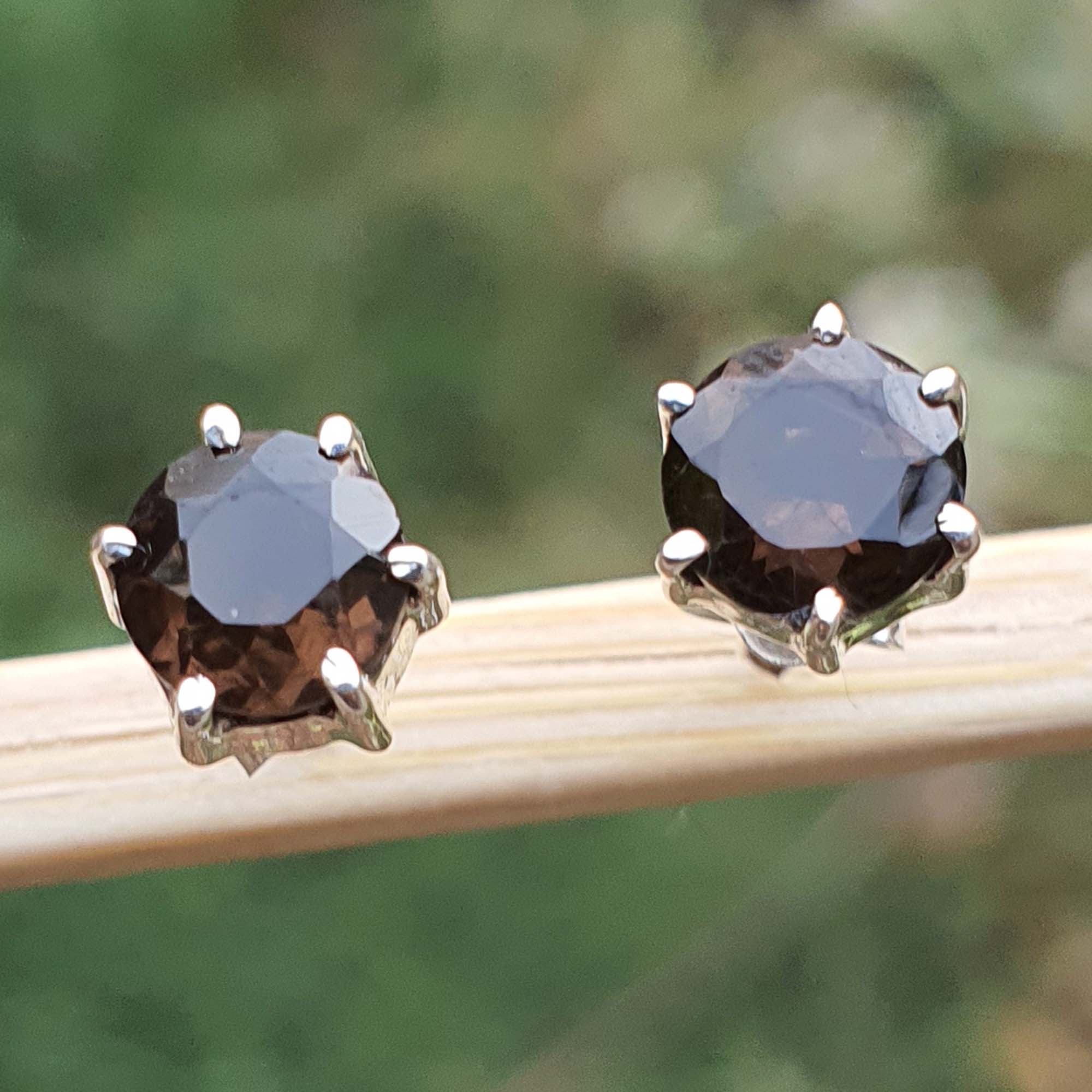 สีน้ำตาล