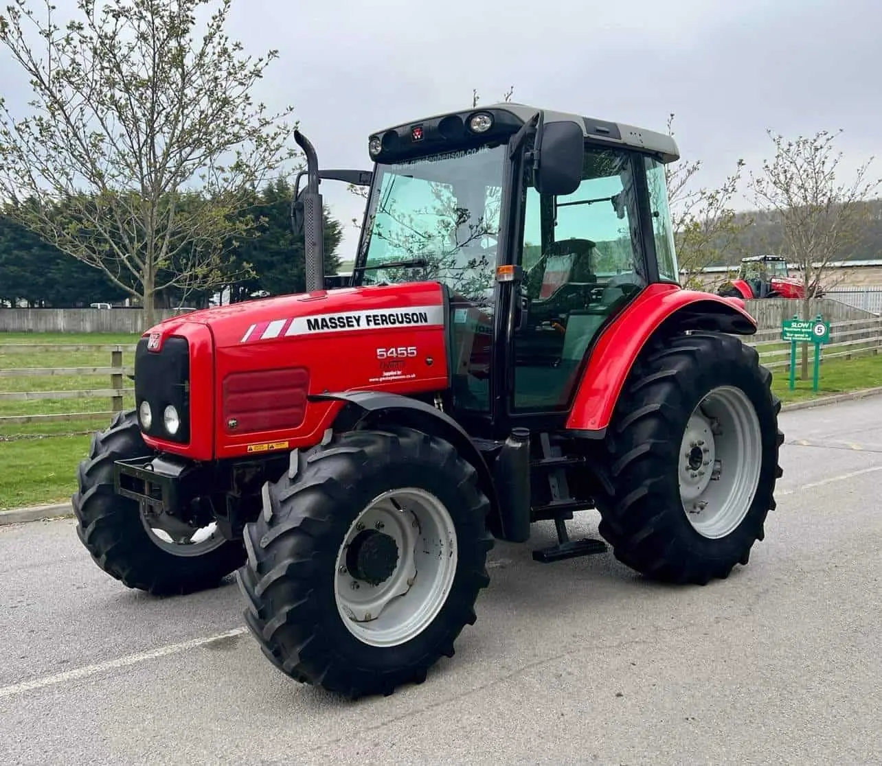 NUEVO Y USADO 2013 MASSEY FERGUSON 5455 TRACTOR BASTANTE USADO/TRACTOR AGRÍCOLA DE 112 HP A 125HP