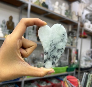 Pozitif enerjinin sürekli akışına yardımcı olmak için yeşim silindiri (Guasha) - Product Image 2