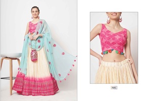 インドからの卸売価格で利用可能な女性のためのデュパッタ付きの新しい排他的なセミステッチLehengaCholi - Product Image 5