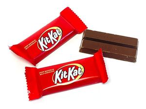 热卖雀巢Kitkate dark配饼干和巧克力休息一下批发价格有一个kit kat
