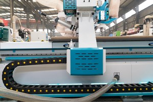 1325 Linearer Preis Auto Tool Change CNC-Fräser Holztür Möbels chränke Einzel-Servomotor DSP-Steuerungs system Vakuum tisch - Product Image 6