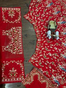 女式人造乔其纱亮片刺绣切割作品Lehenga，搭配坎坎和帆布帕塔风格出售! - Product Image 6