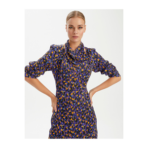 Viskon Yaka detayli piliseli baskili elbise - Product Image 5