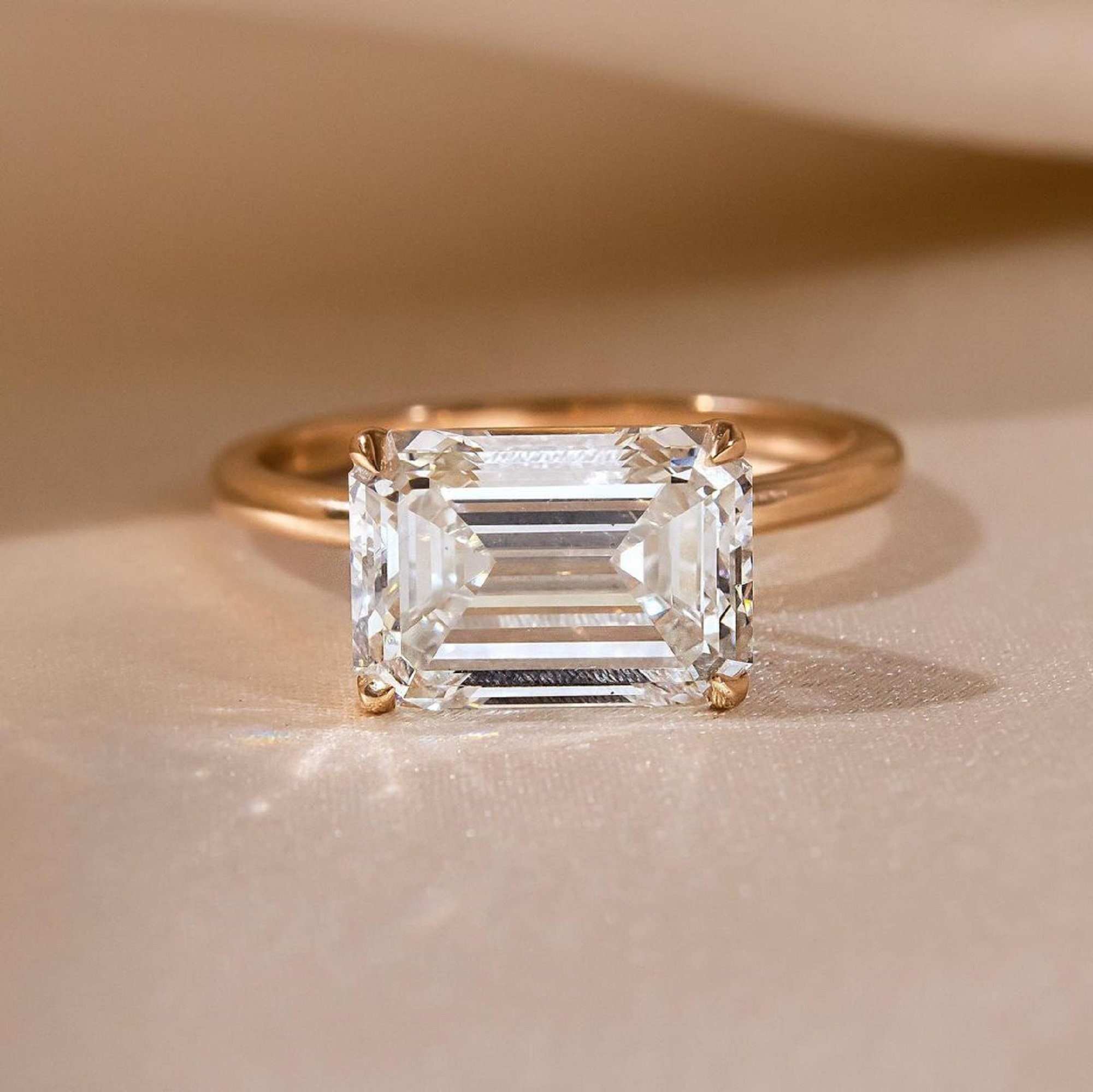 สีเหลืองทอง