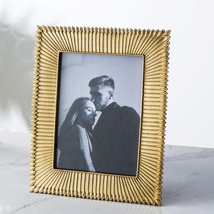 Yeni varış Modern rustik 6x8 fotoğraf çerçevesi reçine masa üstü ekran MDF ahşap duvar masa tabanı ev dekor Modern MDF fotoğraf çerçevesi - Product Image 1