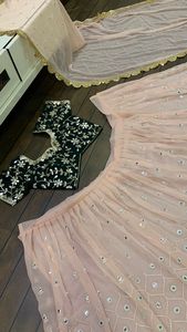 プレミアム品質の夏の結婚披露宴ウェアデザイナーピーチカラージョーゼットレヘンガチョリ最高品質のインドパキスタン服
