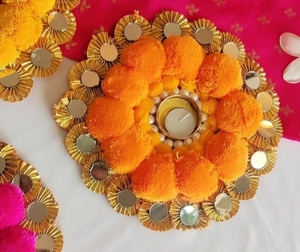 ポンポン付きフラワーティーライトホルダーRangoli Diwali <span class=keywords><strong>Diya</strong></span>キャンドルホルダーメタルディヤクリスマスディワリギフト結婚式の装飾