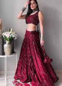 完美的婚礼功能蓝色设计师序列刺绣作品<span class=keywords><strong>Lehenga</strong></span> choli婚礼功能