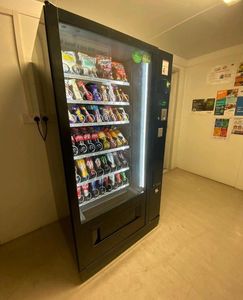 库存新商业多产品自动售货机现金/卡/投币/操作用SDK购买便宜的自动售货机 - Product Image 2